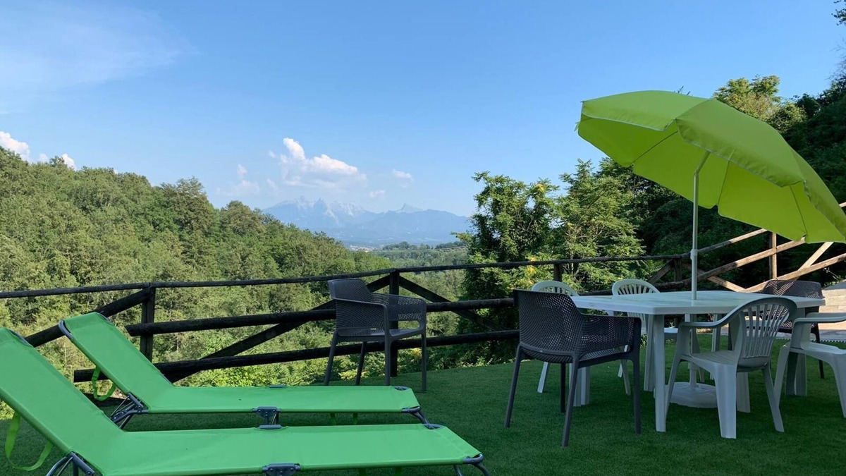 Tresana House | Borgo Di Tresana can accommodate 10 people, free Wi-Fi, private garden