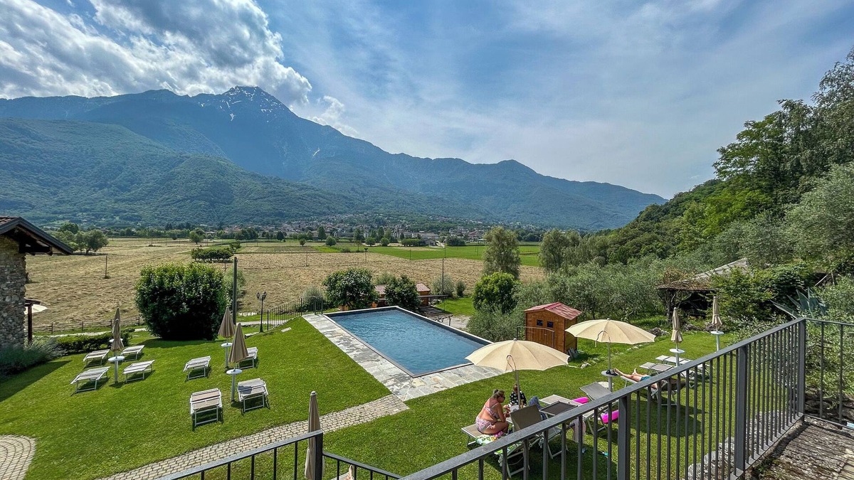 Colico House | Borgo Erbiola Mimosa Rustico Holiday Apartment with Pool