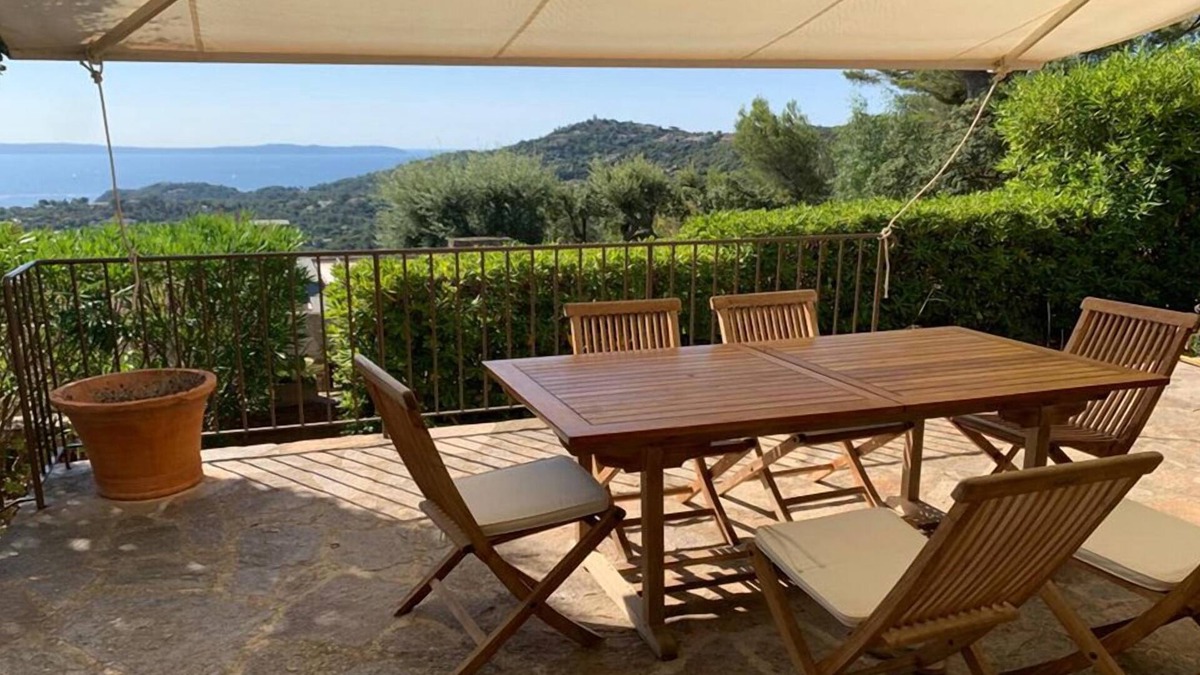Cap Benat Villa | Bormes Gaou Bénat " Villa Helvire " 3* - terrace with sea & garden view