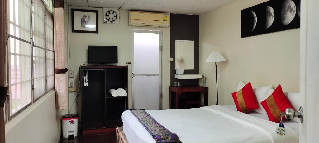 Thapae Hotel | Born Guest House