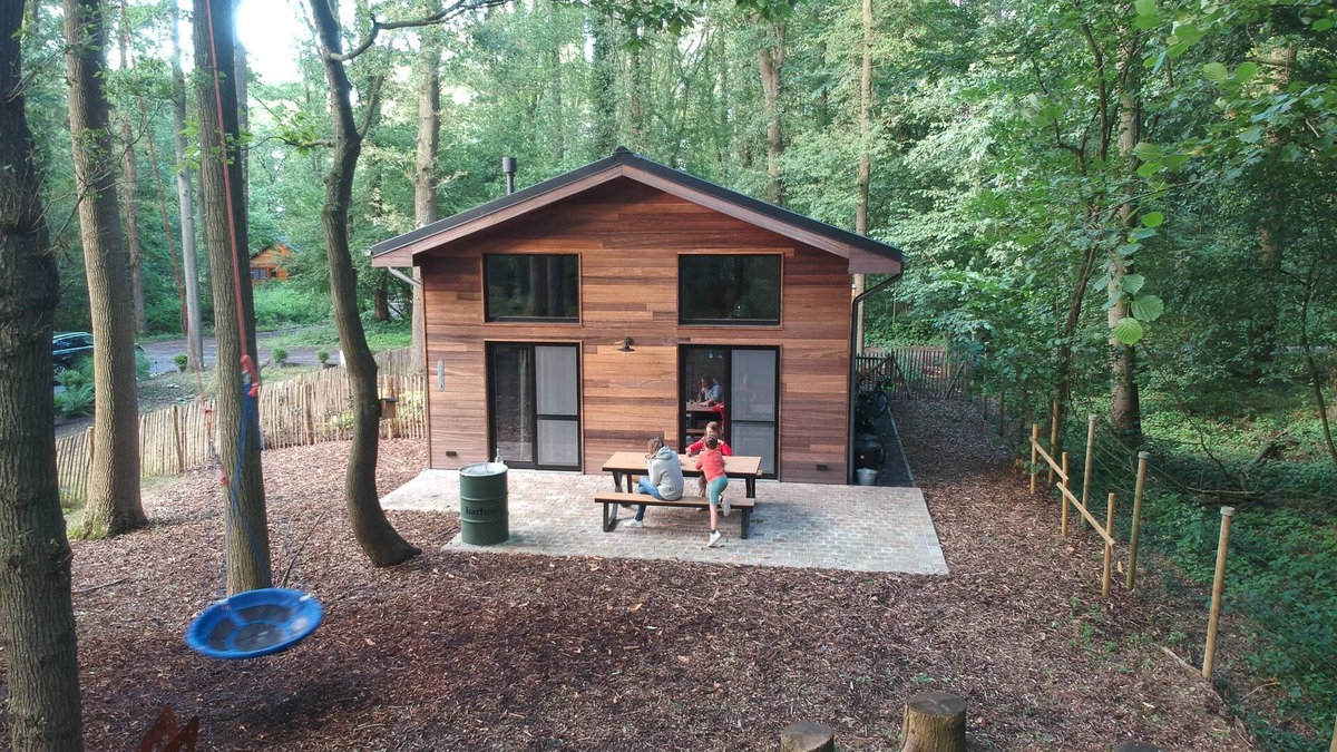 Voormezele House | Boshuis Papilio is a quiet residence in a forest within walking distance of Ypres.