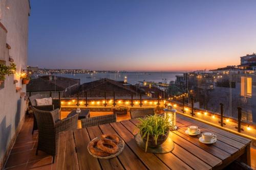 Kabatas Apartment | Bosphorus view-Airport shutle-High Speed WIFI-Private parking