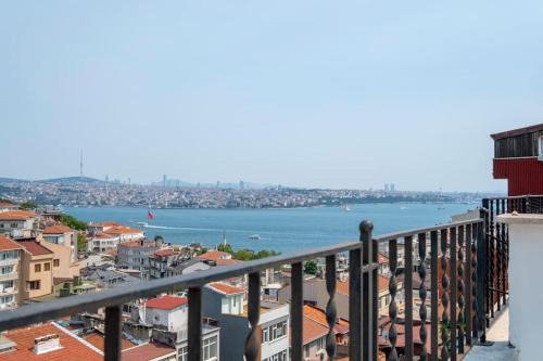 Cihangir Apartment | Bosphorus View w Private Terrace