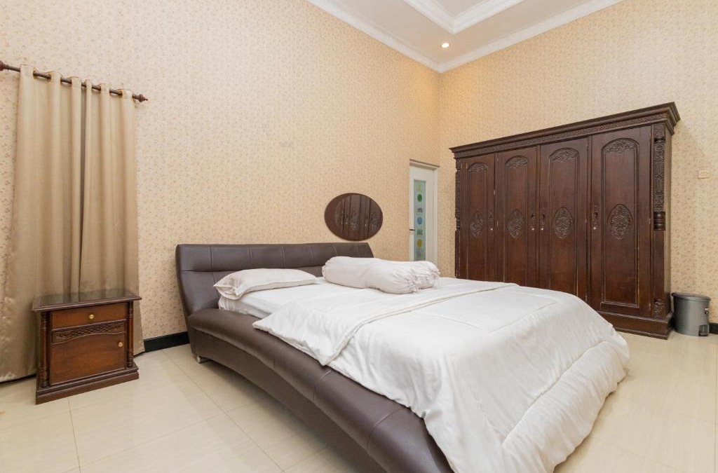 Serang Hotel | Boss Residence Serang Mitra RedDoorz