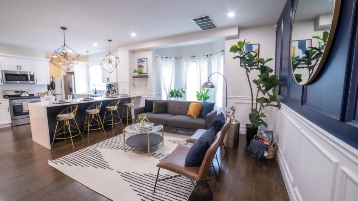 Everett Apartment | Boston 2 level luxury home, Free Parking, 5 mins to casino & 10 mins to airport