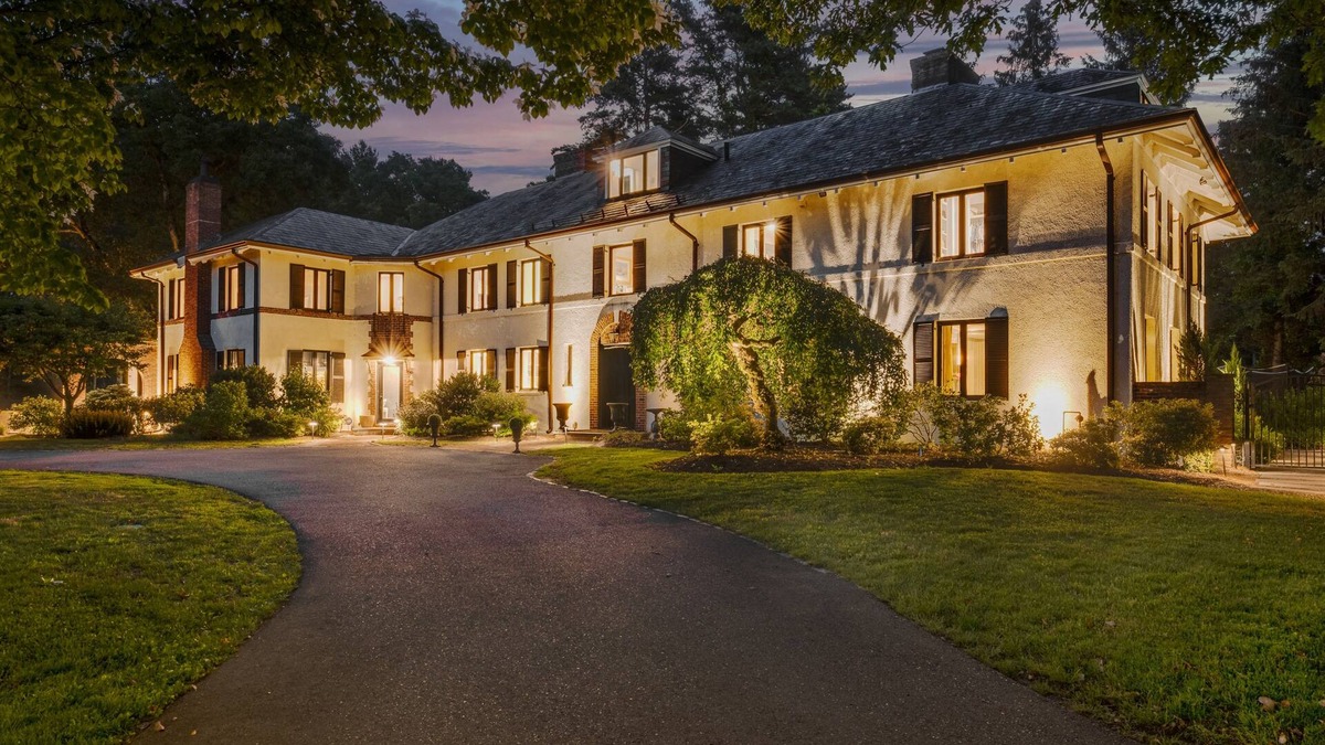Needham House | Boston Mansion | Heated Pool | Tennis Court | Fire Pit | 9k sqft