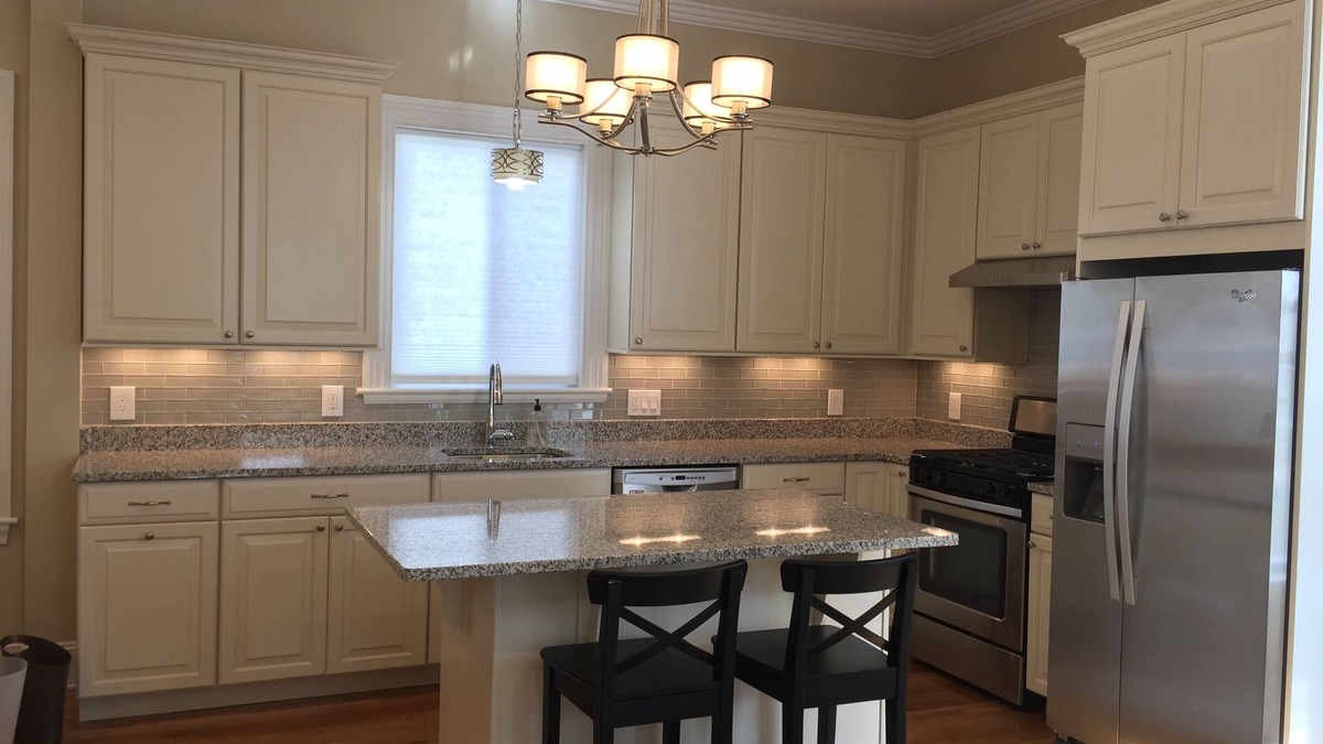 Roslindale Apartment | Boston-Modern Spacious Family Friendly Apartment w/Parking