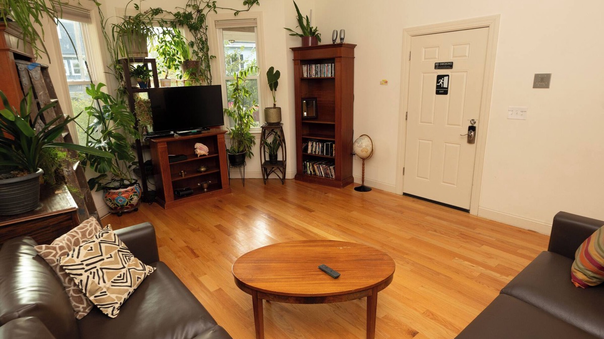Egleston Square Apartment | Boston's Jamaica Plain 2 bdrm w/central air, parking, laundry, BBQ, & WiFi