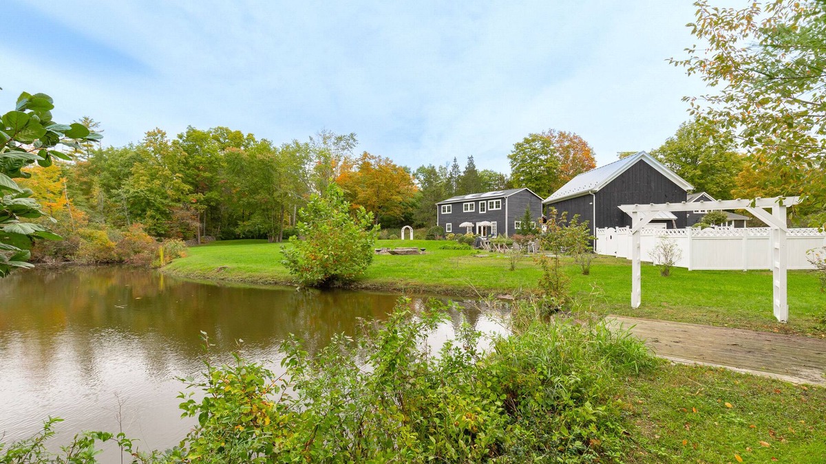 Saugerties House | Botanical Hideaway: Gorgeous Home w/Hot Tub & Sauna
