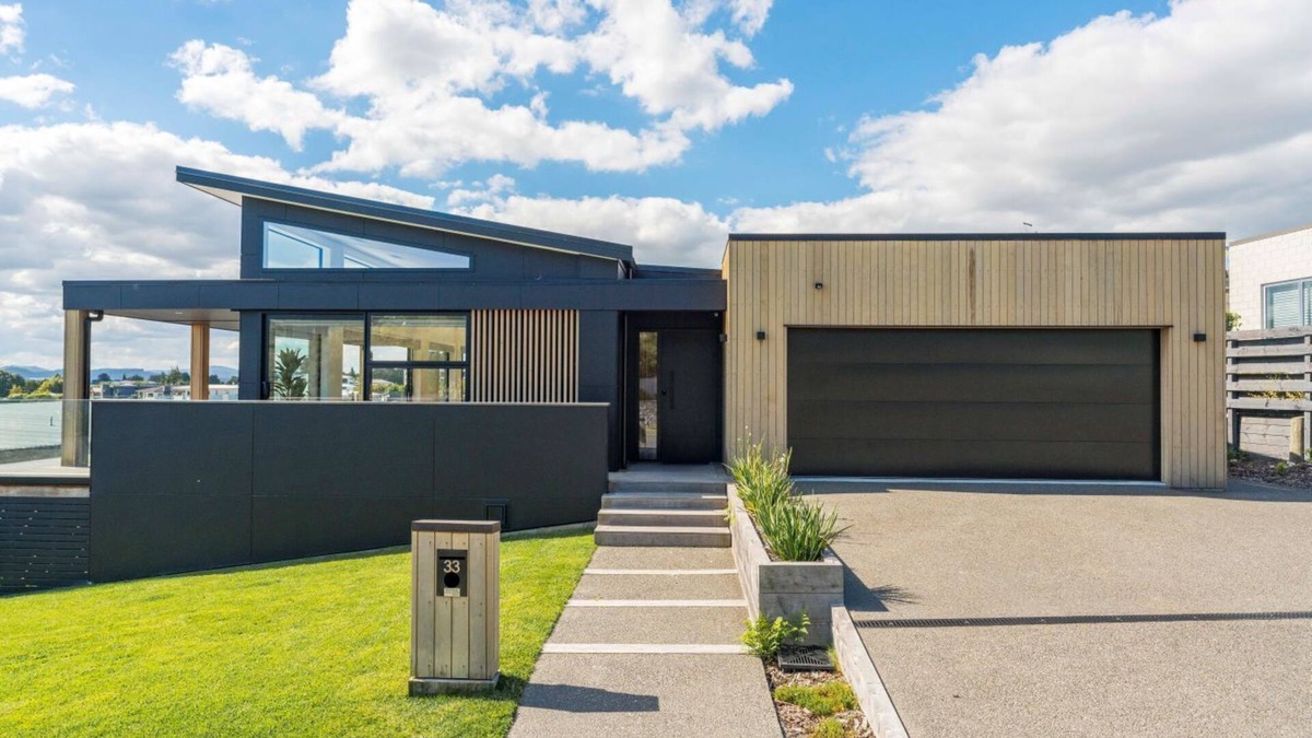 Waipahihi House | Botanical Oasis - Outdoor entertaining, lake views