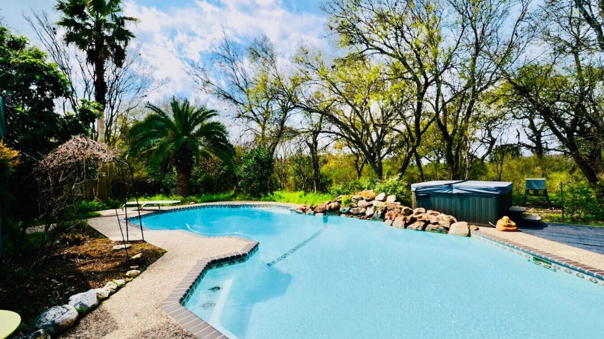 Ridgehaven House | Botanical & Wildlife Paradise w/POOL & HOT TUB!