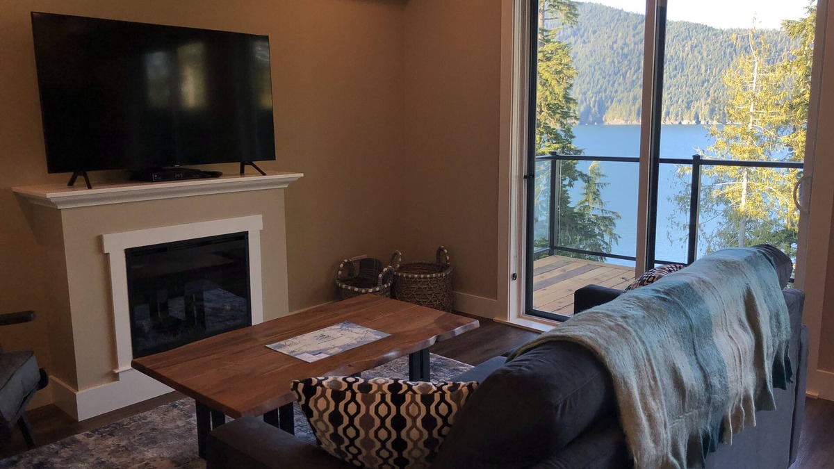 Port Renfrew House | Botany Bay - Oceanfront Luxury Cabin by Eagle Reach