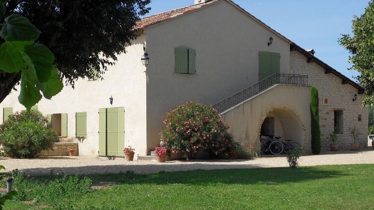 Manosque Apartment | Bottle gardens: The Hackberry