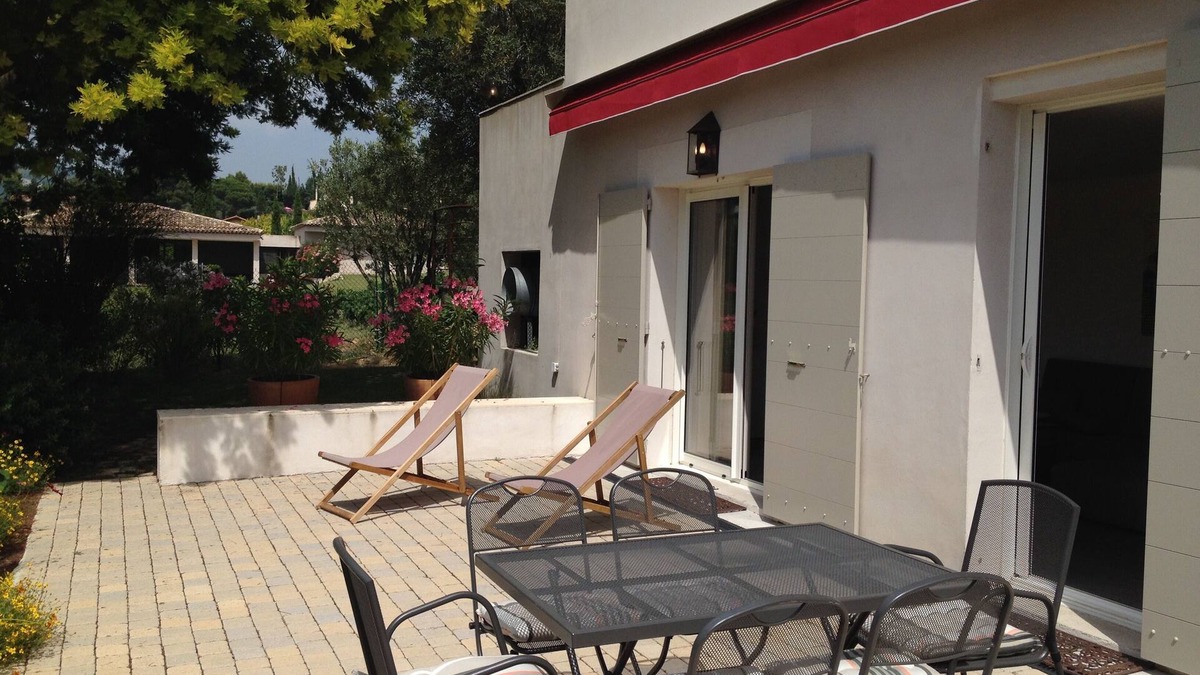 Cassis Villa | Bottom of independent 60m2 villa, 2 bedrooms, large terrace and golf ball