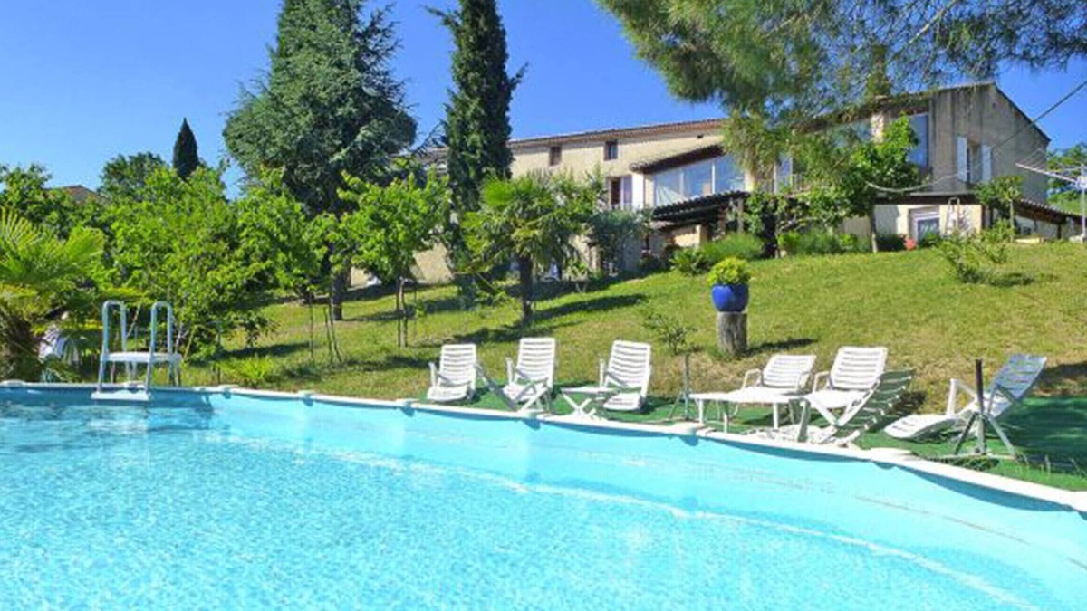 Pierrevert House | Bottom of the villa RESPLENDIN