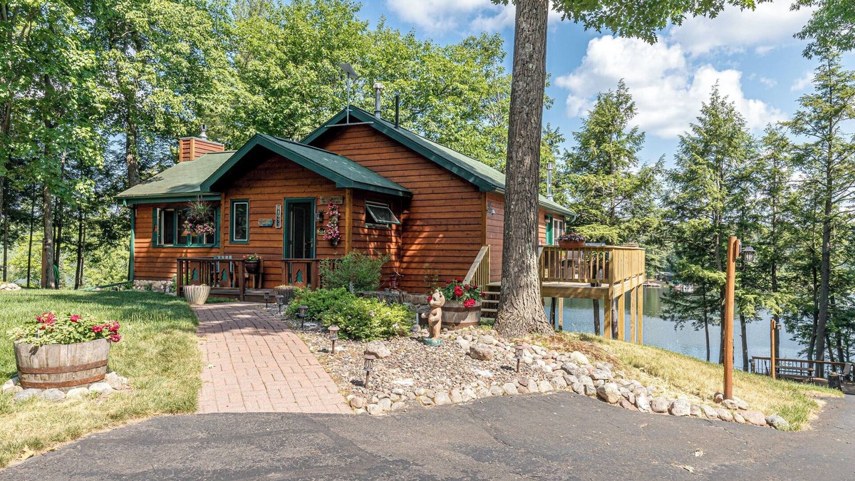 Minocqua Cabin | Bouchard Shores Resort on Lake Tomahawk - Hilltop Cabin