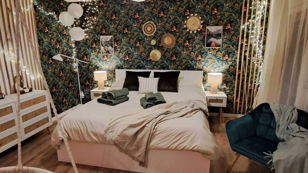 Llica de Vall Apartment | Bougainvillea Suite