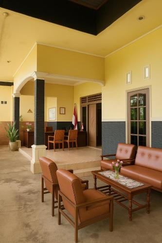 Kecamatan Lembar House | Bougenville Homestay
