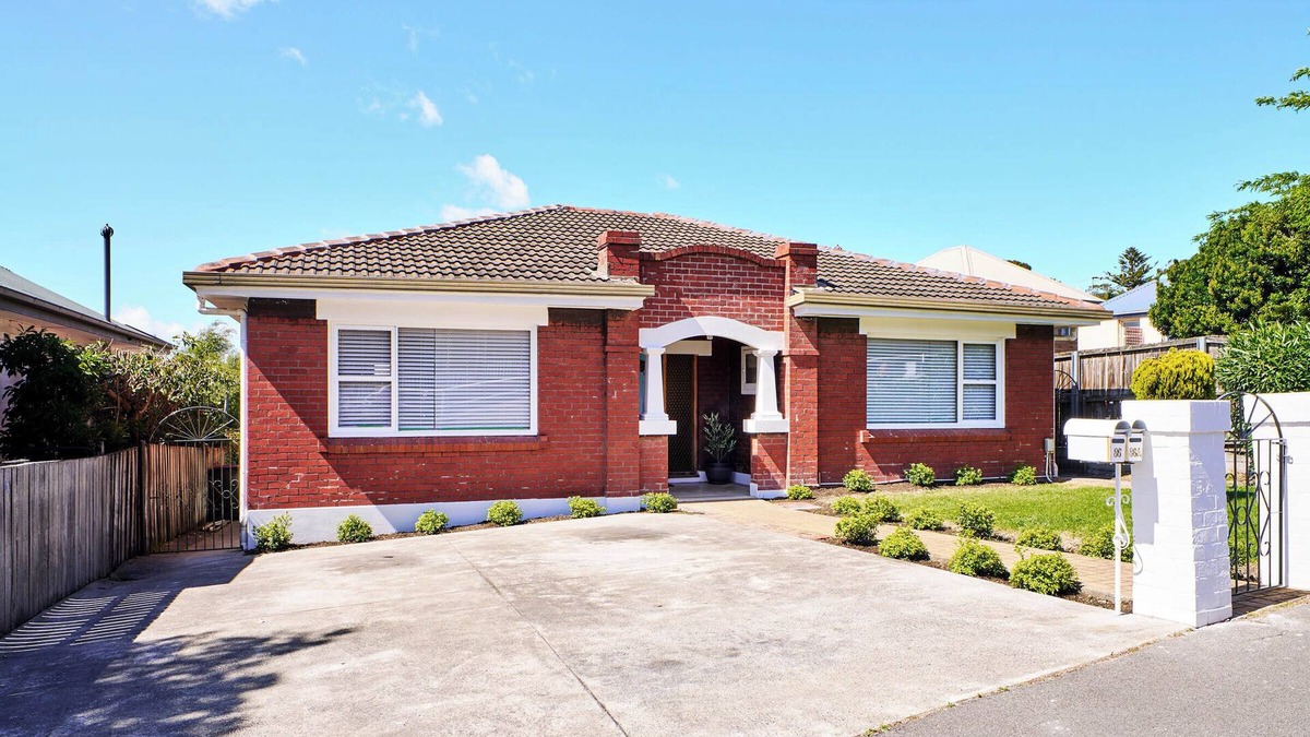 North Hobart House | Boujee on Burnett - Has all the charm that North Hobart has to offer!