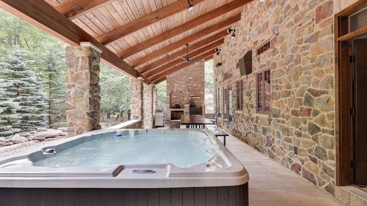 Lake Harmony Villa | Boulder Lodge Waterpark & Ski Resort -Big Boulder & Jack Frost-Hot Tub-GameRoom