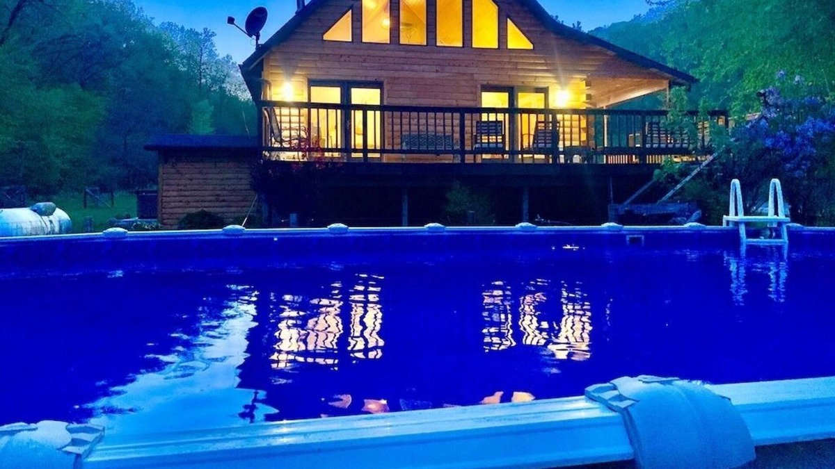Lansing Cabin | Boulder Run w/ Hot Tub & Pool