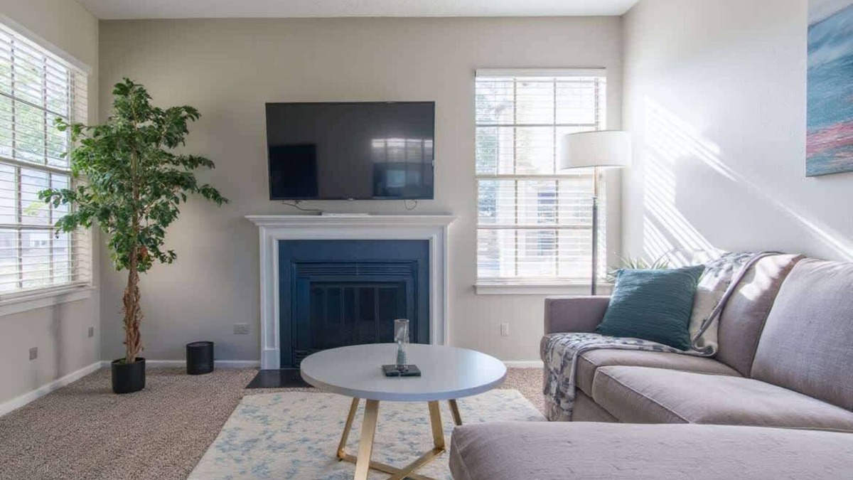 Far North Dallas Apartment | Boulevard Stays Tranquil 1BR King Suite Pool, Gym, Parking 04