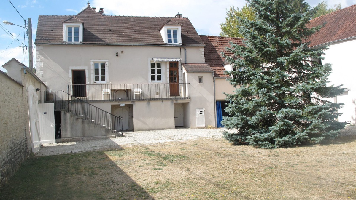 Saint-Martin-sur-Armancon House | Bouly's house ... it's my cat