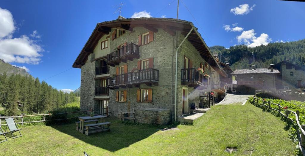 Rhemes-Notre-Dame Apartment | BOUQUE GEORGEOLINE