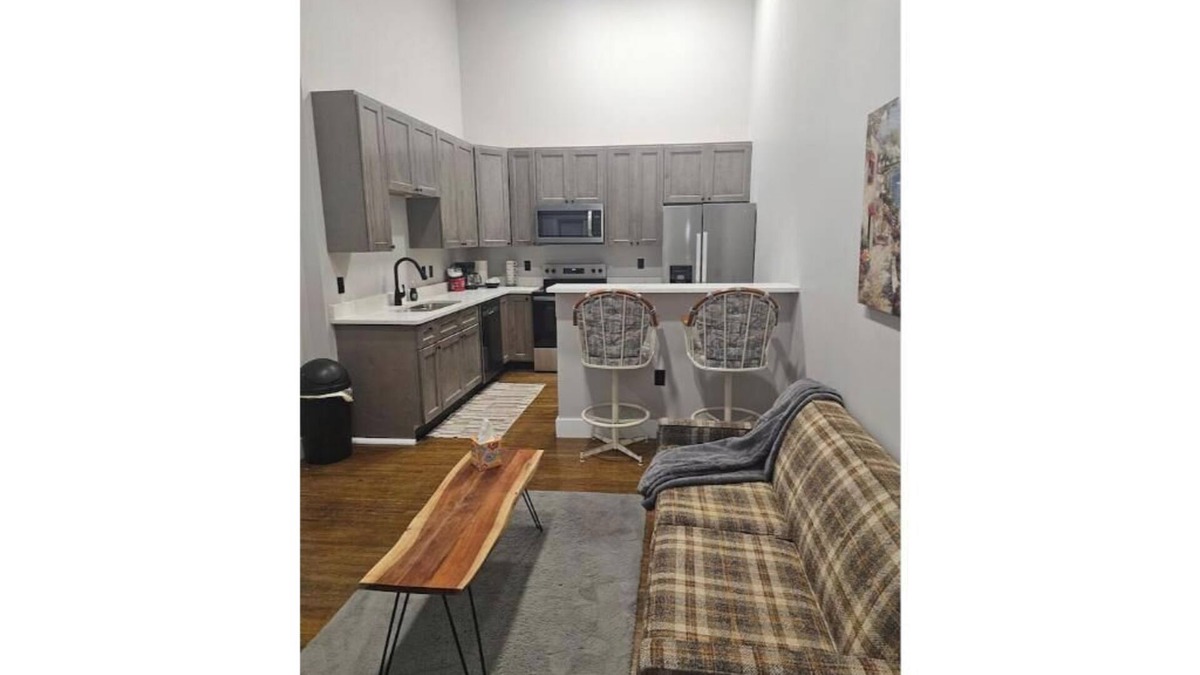Delaware Apartment | Bourbon and Bricks