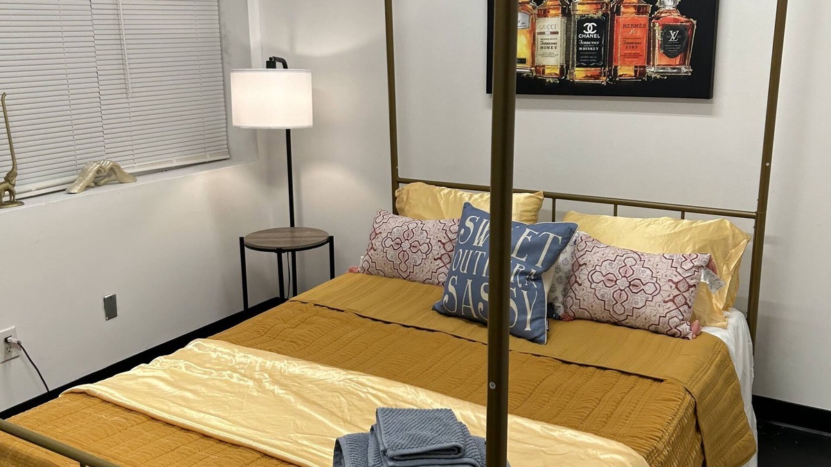 Fairgrounds Bed & Breakfast | Bourbon, Art & Sport Center nBoutique BnB inside Art Gallery WALK EVERYWHERE!