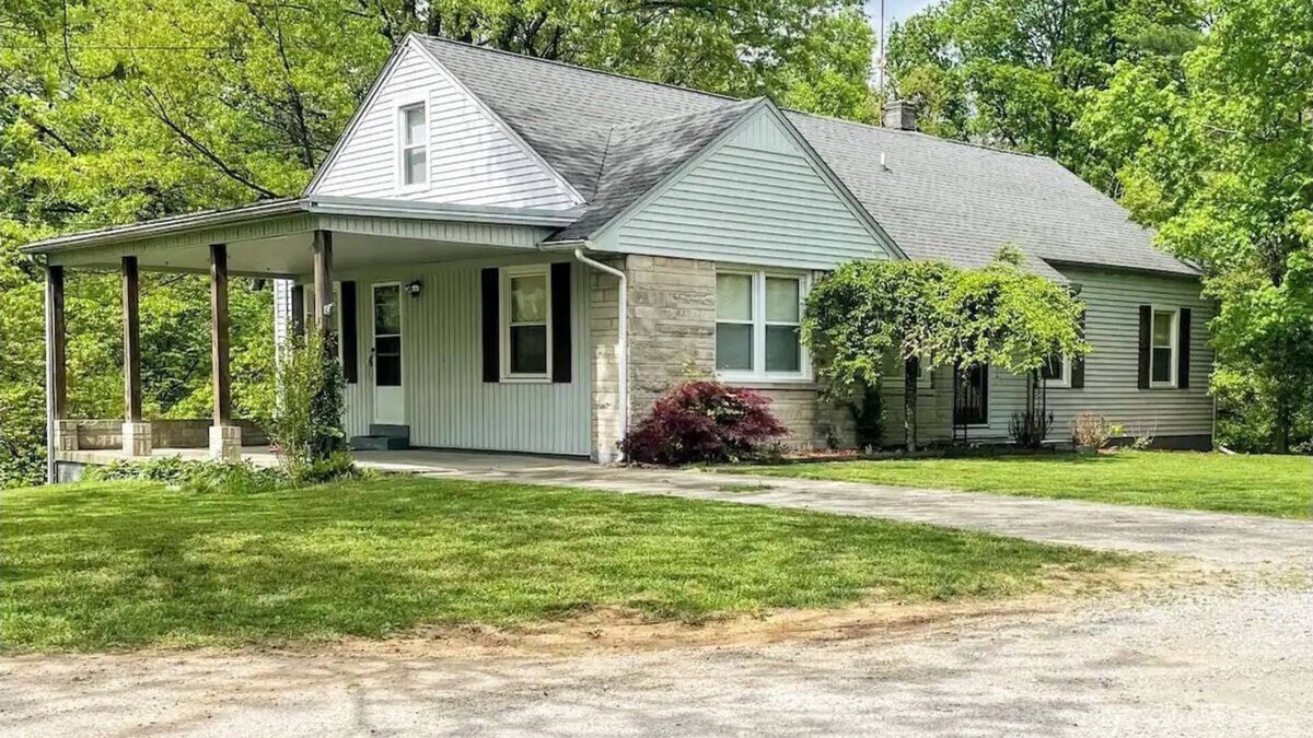 Bardstown House | Bourbon Belle of Bardstown - Charming home just a 9 minute walk into downtown!