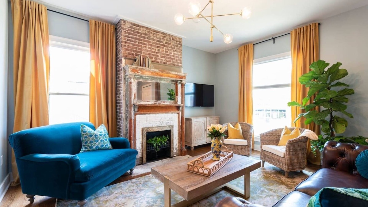 Deer Park House | Bourbon Retreat: 4 King, 5.5 Baths, Walk to Dining