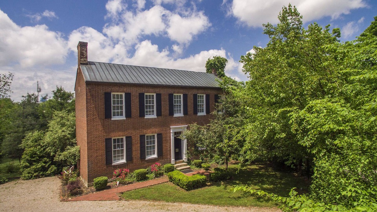 Bardstown Bed & Breakfast | BOURBON TRAIL: Bardstown 3 bedroom/3 bath cottage, park setting, walk to downtown