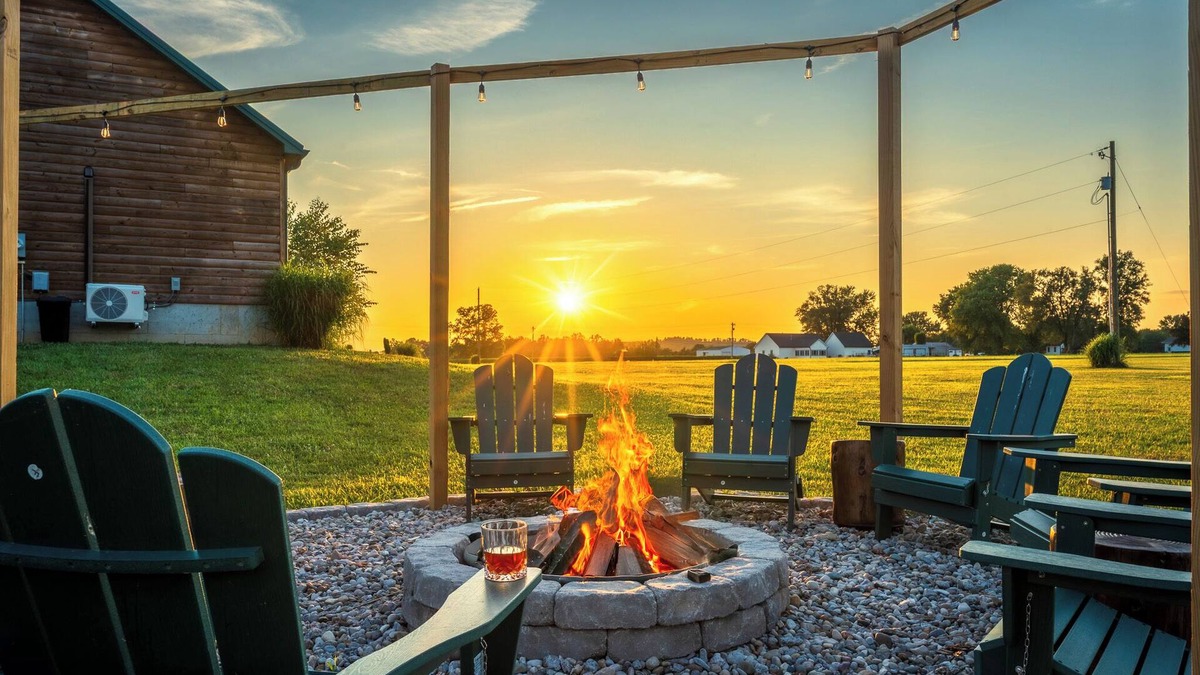 Bardstown Cabin | Bourbon Trail Cabin HotTub Firepit Game Room Theater