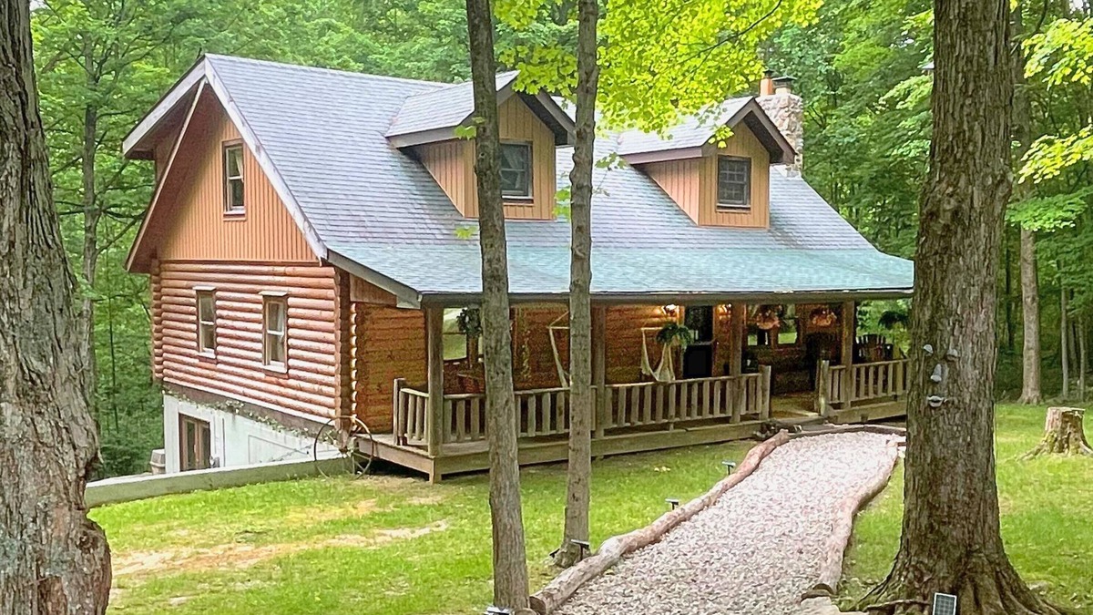 Mount Saint Francis Cabin | Bourbon Trail Chalet - 9 person hot tub - Secluded