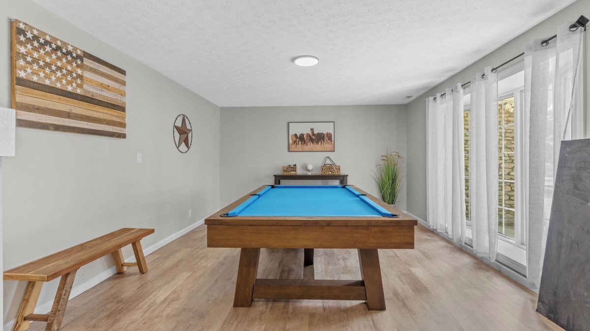 Shelbyville House | Bourbon Trail Getaway ~ Hot Tub + Dogs Welcome + Game Room + Cornhole + KY Fun
