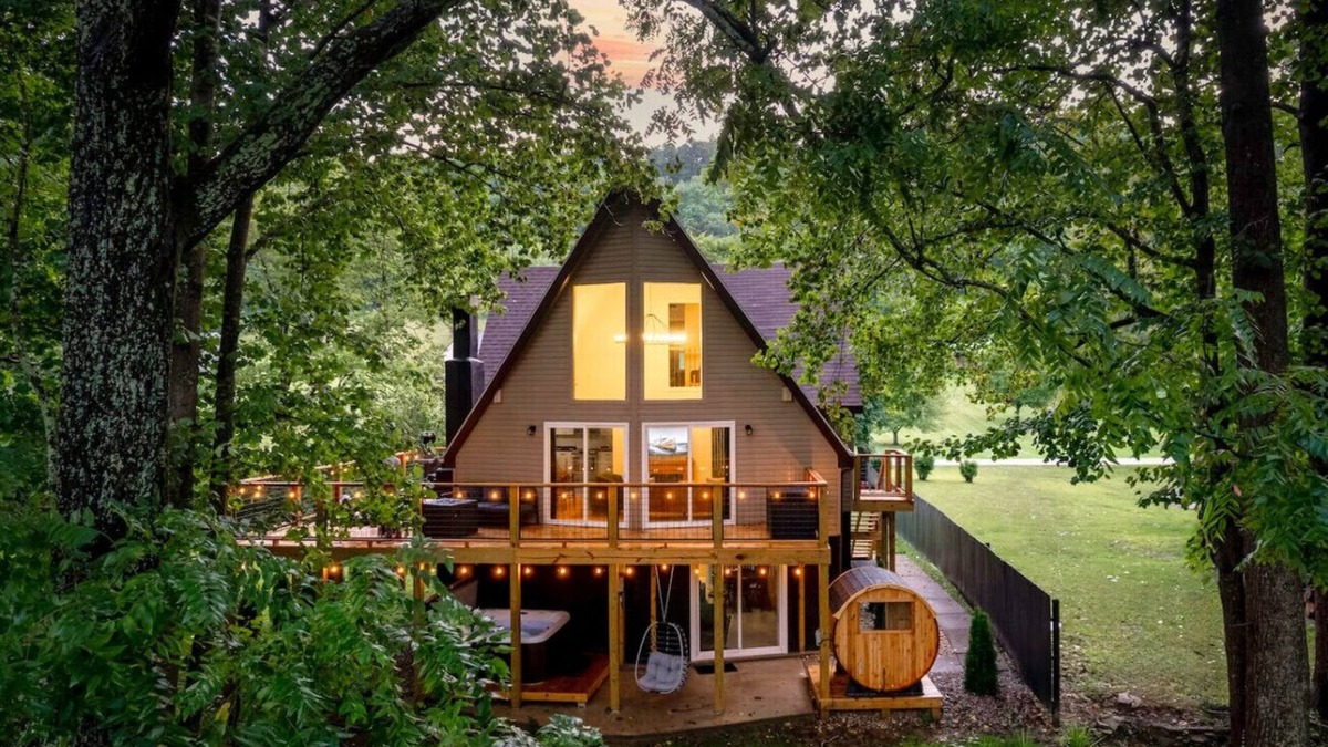 Frankfort Apartment | Bourbon Trail*River Views*Hot Tub*Sauna*EVSE*WiFi