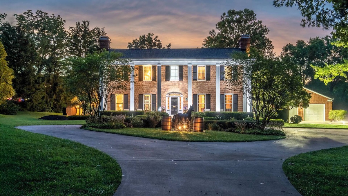 Frankfort House | BourbonTrail:Golf Sim,SpeakEZ,Sauna,HotTub,Slps 14