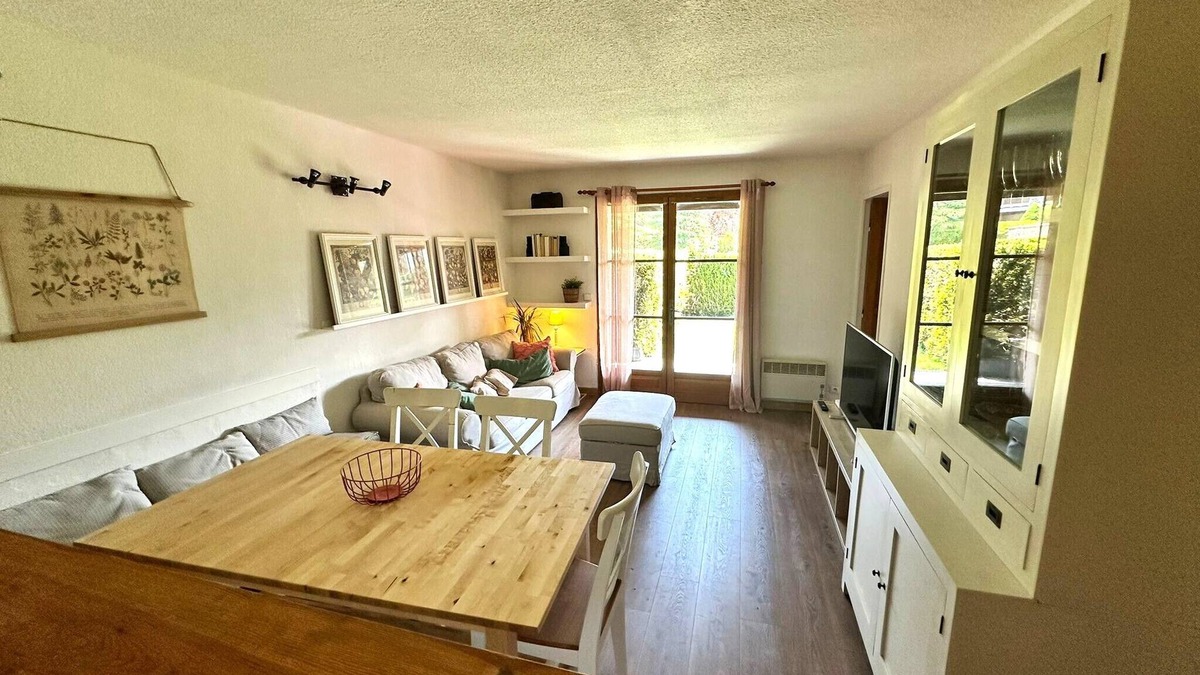 Caldegas Apartment | BOURG MADAME IV Ground floor with swimming pool in Caldegas
