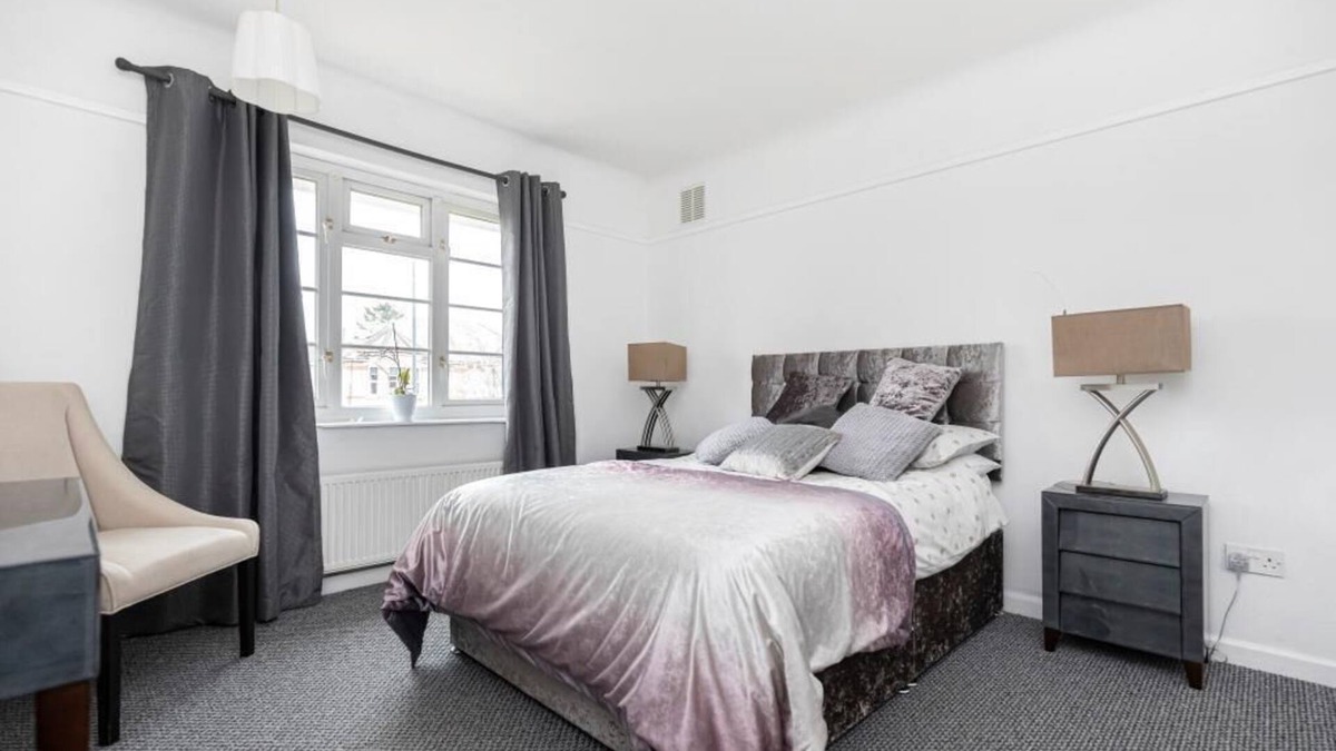 Westbourne Apartment | Bournecoast: Apartment Near Shops/beaches - Wifi - Parking - PET Friendly - 8498