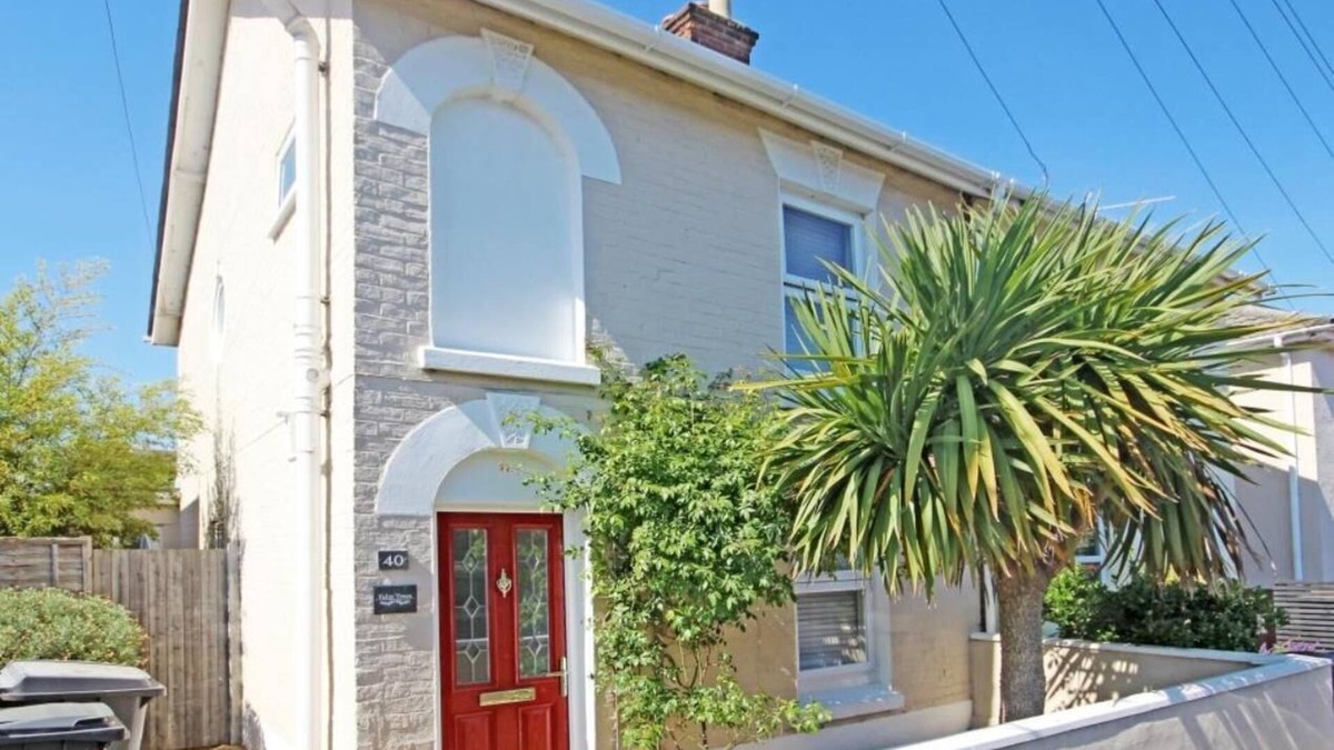 Boscombe House | BOURNECOAST: LOVELY TWO BEDROOM VICTORIAN HOLIDAY HOME - GARDEN - WIFI - HB8500