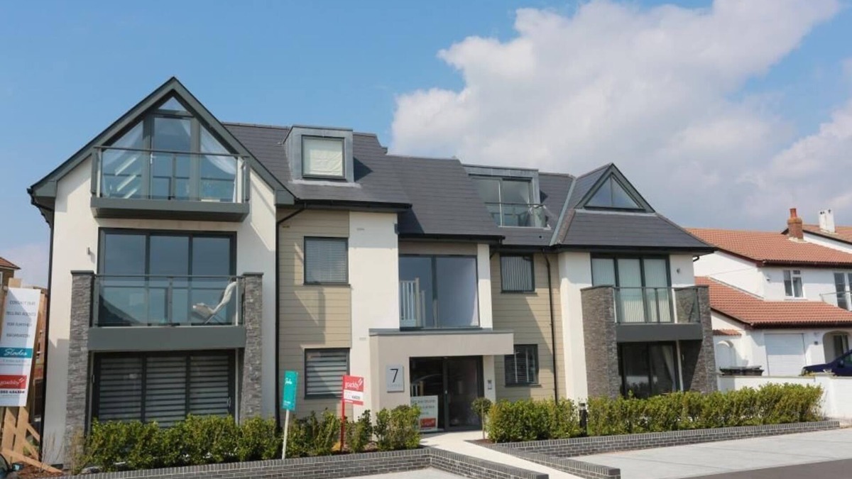 Southbourne Apartment | BOURNECOAST: MODERN FLAT ON THE CLIFFTOP WITH SEA VIEWS AND PATIOS - FM6194