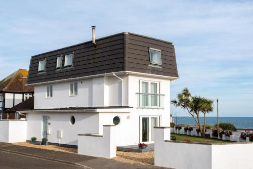 Bournemouth House | Bournemouth Beach & Sea Views