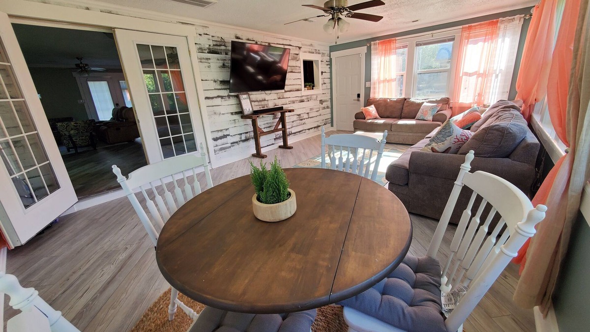 Sneads Ferry Cottage | Bout Time Cottage W/Hot Tub