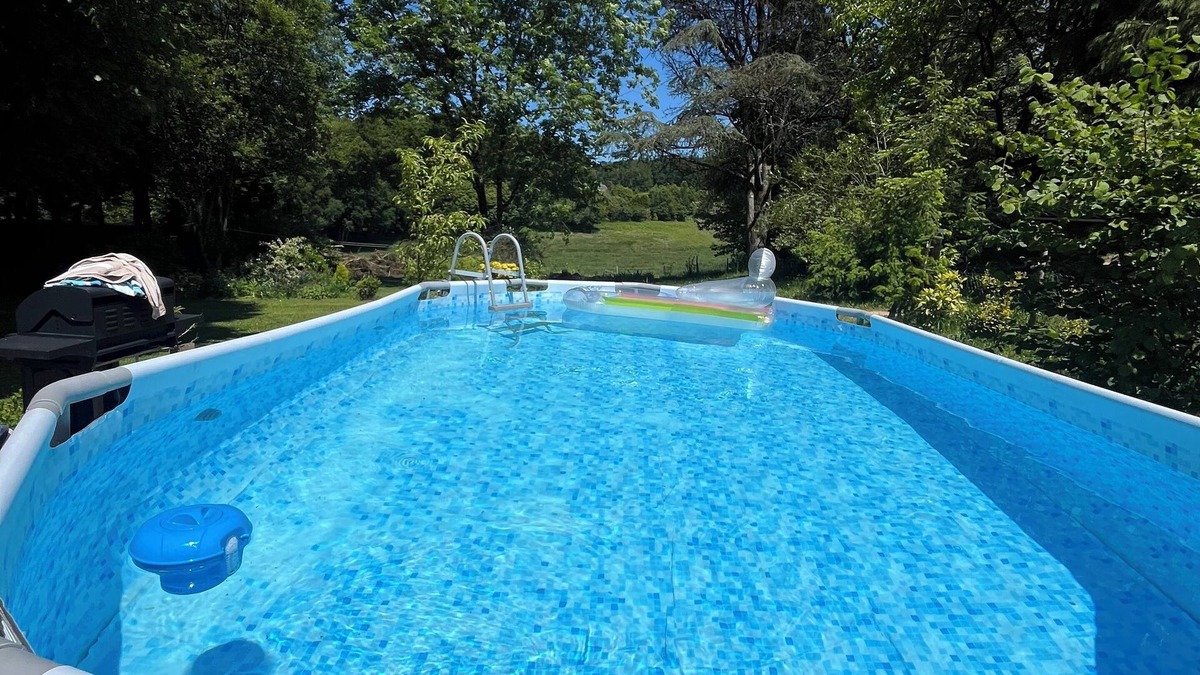 Affieux Bed & Breakfast | Boutique Bed & Breakfast in the French countryside! Great views,rooms and pool.