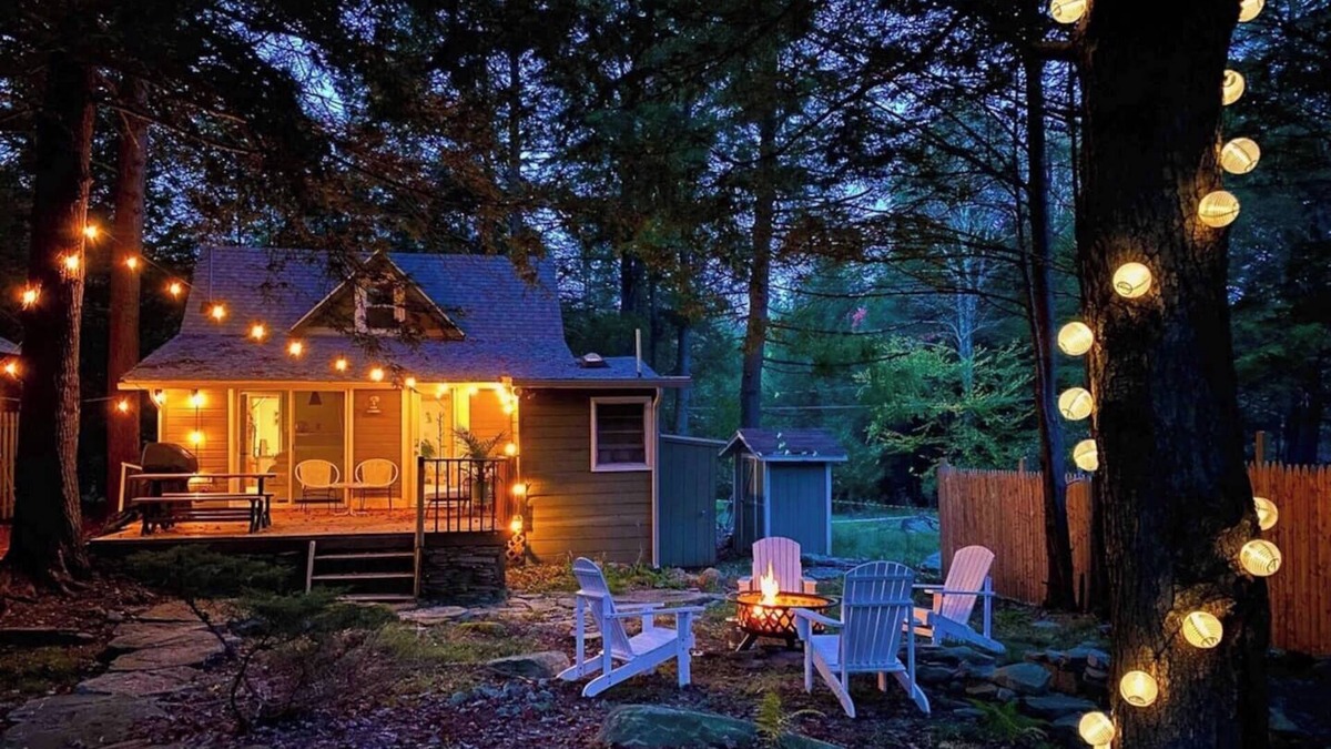 Smallwood Cabin | Boutique Cabin w/Lake Access, Canoe, SUPs, Inner Tubes, BBQ, Fire Pit, Fireplace—Renovated & Chic