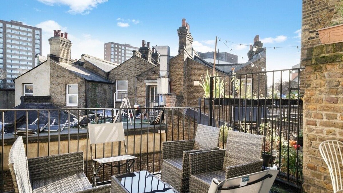 Homerton Apartment | Boutique Central Hackney Abode - Balcony -Sleeps 6