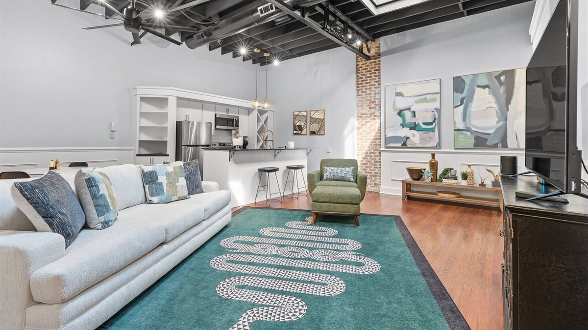 Downtown Charleston Condo | Boutique Condo on King Street 30 day minimum