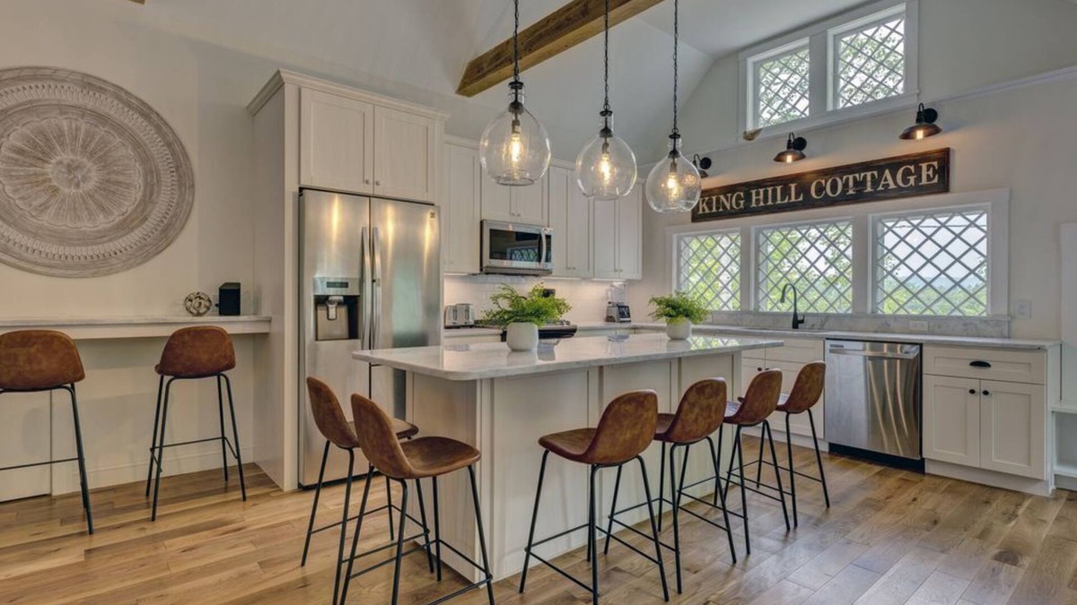 New London House | Boutique Cottage | Patio & Fire Pit | Deck w/View