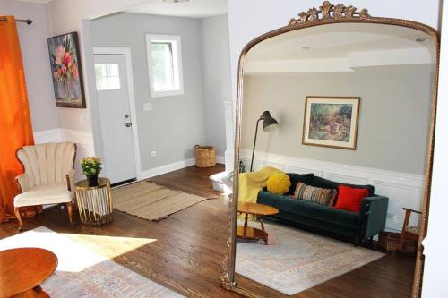 Greater Grand Crossing House | BOUTIQUE GARDEN HOUSE CHICAGO 3-STORY sleeps 12